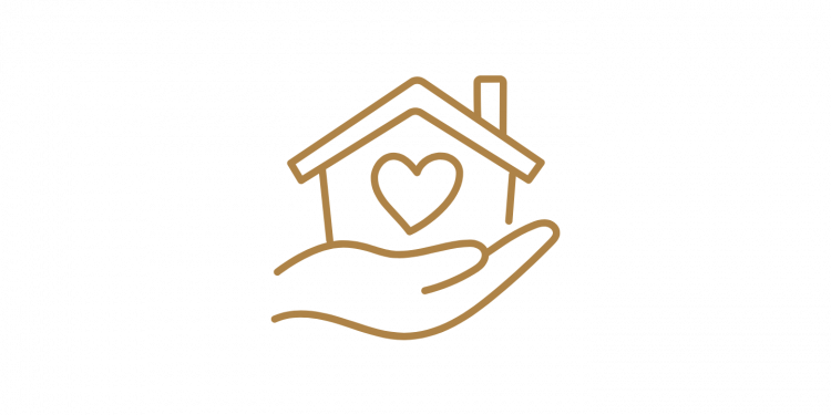 Maison avec un coeur dans une main