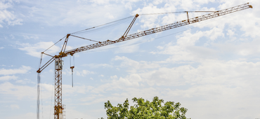 Travaux ville avec grue